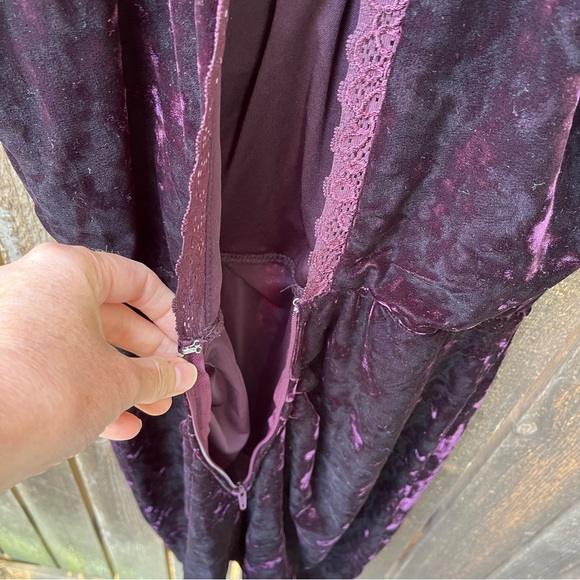 Speechless Dark Purple Crushed Velvet Key Hole Back Dress NWT Sz 9 - Picture 5 of 15